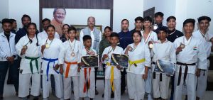 शिक्षा मंत्री बृजमोहन अग्रवाल से राज्य स्तरीय कराटे के विजेता खिलाड़ियों ने की मुलाकात शिक्षा मंत्री बृजमोहन अग्रवाल से राज्य स्तरीय कराटे के विजेता खिलाड़ियों ने की मुलाकात