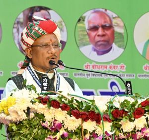 आदिवासी समाज के बेटे को मुख्यमंत्री का दायित्व मिलना पूरे कंवर समाज का सम्मान: मुख्यमंत्री विष्णु देव साय आदिवासी समाज के बेटे को मुख्यमंत्री का दायित्व मिलना पूरे कंवर समाज का सम्मान: मुख्यमंत्री विष्णु देव साय