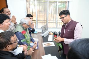 वित्त मंत्री ओपी चौधरी ने आम जनों से की मुलाकात वित्त मंत्री ओपी चौधरी ने आम जनों से की मुलाकात