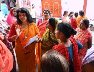 महतारी वंदन योजना...दूसरे दिन सुबह 10 बजे से ही महिलाओं की भीड़ लगी महतारी वंदन योजना...दूसरे दिन सुबह 10 बजे से ही महिलाओं की भीड़ लगी