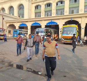 कलेक्टर सुबह निकले औचक निरीक्षण पर कलेक्टर सुबह निकले औचक निरीक्षण पर