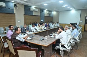 कलेक्टर डॉ. गौरव कुमार सिंह ने रायपुर स्मार्ट सिटी प्रोजेक्ट्स की समीक्षा बैठक में कहा कलेक्टर डॉ. गौरव कुमार सिंह ने रायपुर स्मार्ट सिटी प्रोजेक्ट्स की समीक्षा बैठक में कहा