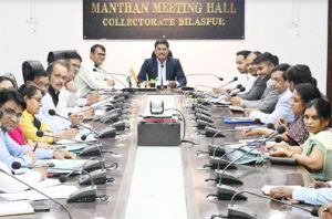 कलेक्टर ने की आयुष्मान कार्ड महाअभियान की तैयारी की समीक्षा कलेक्टर ने की आयुष्मान कार्ड महाअभियान की तैयारी की समीक्षा