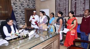 कलेक्टर ने जनदर्शन में सुनी आम जनता की समस्याएं कलेक्टर ने जनदर्शन में सुनी आम जनता की समस्याएं