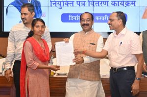 उप मुख्यमंत्री अरुण साव ने 135 हैंडपंप तकनीशियनों को प्रदान किया नियुक्ति पत्र उप मुख्यमंत्री अरुण साव ने 135 हैंडपंप तकनीशियनों को प्रदान किया नियुक्ति पत्र