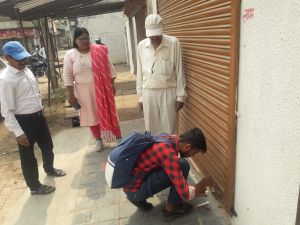 राजस्व वसूली के लिए निगम ने सील की 14 दुकान राजस्व वसूली के लिए निगम ने सील की 14 दुकान
