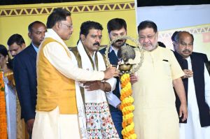 राज्य की महिलाओं के सशक्तिकरण के लिए प्रतिबद्ध है सरकार : मुख्यमंत्री विष्णुदेव साय राज्य की महिलाओं के सशक्तिकरण के लिए प्रतिबद्ध है सरकार : मुख्यमंत्री विष्णुदेव साय