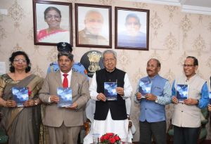 राज्यपाल श्री हरिचंदन ने ‘‘द बर्डस् इन द स्टार्म‘‘ पुस्तक का किया विमोचन राज्यपाल श्री हरिचंदन ने ‘‘द बर्डस् इन द स्टार्म‘‘ पुस्तक का किया विमोचन