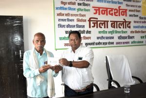 निक्षय मित्रों के सहयोग से टीबी के मरीजों का बेहतर इलाज सुनिश्चित किया जाए: कलेक्टर श्री चन्द्रवाल निक्षय मित्रों के सहयोग से टीबी के मरीजों का बेहतर इलाज सुनिश्चित किया जाए: कलेक्टर श्री चन्द्रवाल