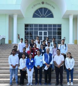 विधानसभा भ्रमण पर पहुंचे विद्यार्थियों ने शिक्षा मंत्री बृजमोहन अग्रवाल से की मुलाकात विधानसभा भ्रमण पर पहुंचे विद्यार्थियों ने शिक्षा मंत्री बृजमोहन अग्रवाल से की मुलाकात