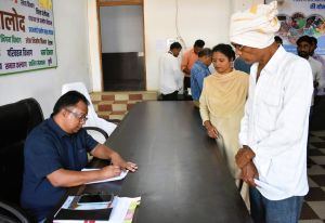  जनदर्शन में संयुक्त कलेक्टर श्री लकरा ने सुनी  आम लोगों की समस्याएं 