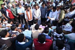  सुकमा जिले के माओवाद प्रभावित क्षेत्र पुवर्ती, सिलगेर और टेकलगुड़ा के ग्रामीण पहली बार पहुँचे राजधानी