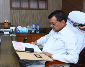 श्रम मंत्री ने छ.ग. भवन एवं अन्य सन्निर्माण कर्मकार कल्याण मंडल के अध्यक्ष का पदभार ग्रहण किया श्रम मंत्री ने छ.ग. भवन एवं अन्य सन्निर्माण कर्मकार कल्याण मंडल के अध्यक्ष का पदभार ग्रहण किया