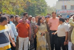 दुर्ग जिले में यातायात व्यवस्था दुरूस्त करने कलेक्टर एक्शन मोड पर दुर्ग जिले में यातायात व्यवस्था दुरूस्त करने कलेक्टर एक्शन मोड पर