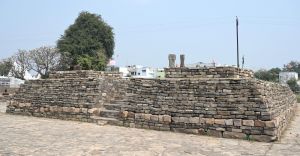 सीताबाड़ी में खुदाई के दौरान मिला था ढाई हजार साल पुराना कुआं सीताबाड़ी में खुदाई के दौरान मिला था ढाई हजार साल पुराना कुआं