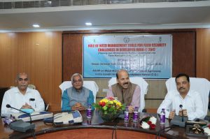 खाद्यान्न सुरक्षा सुनिश्चित करने में खरपतवार प्रबंधन की महत्वपूर्ण भूमिका: डाॅ. चंदेल खाद्यान्न सुरक्षा सुनिश्चित करने में खरपतवार प्रबंधन की महत्वपूर्ण भूमिका: डाॅ. चंदेल