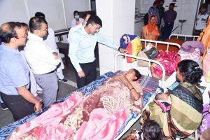 कलेक्टर ने किया सिम्स अस्पताल का औचक निरीक्षण कलेक्टर ने किया सिम्स अस्पताल का औचक निरीक्षण