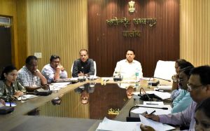 लंबित प्रकरणों का शीघ्र निराकरण सुनिश्चित करें: कलेक्टर 