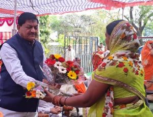 खाद्य मंत्री श्री बघेल शक्ति वंदन कार्यक्रम में हुए शामिल खाद्य मंत्री श्री बघेल शक्ति वंदन कार्यक्रम में हुए शामिल