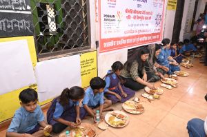 क्योंकि अपने हाथों में अपनेपन का जादू होता है... क्योंकि अपने हाथों में अपनेपन का जादू होता है...