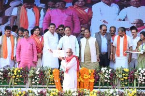 साय सरकार किसानों के सच्चे हितकारी, कीचड़ मिट्टी में एक होकर की गई किसानी का मिला सही इनाम : किसान श्री दुर्गाराम साय सरकार किसानों के सच्चे हितकारी, कीचड़ मिट्टी में एक होकर की गई किसानी का मिला सही इनाम : किसान श्री दुर्गाराम