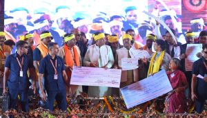 स्व-सहायता समूह को सामुदायिक निवेश कोष, 6 करोड़ से अधिक राशि के चेक वितरण स्व-सहायता समूह को सामुदायिक निवेश कोष, 6 करोड़ से अधिक राशि के चेक वितरण