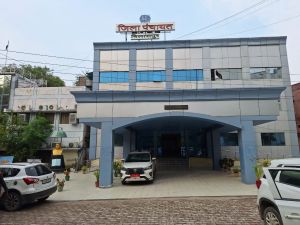 जिला पंचायत सीईओ ने किया कार्यालय का आकस्मिक निरीक्षण