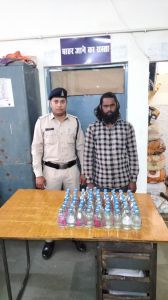 67 पौव्वा शराब के साथ मंदिर हसौद थाना अमला के हत्थे चढ़ा पलौद का आरोपी दीपक रात्रे 