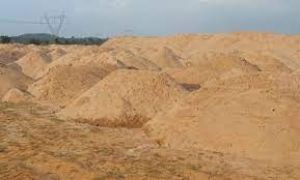 ऑपरेशन प्रहार...एक जेसीबी सहित 6 ट्रेक्टर जब्त