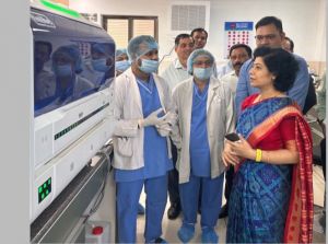 केन्द्रीय स्वास्थ्य मंत्रालय की संयुक्त सचिव पटनायक ने हमर लैब और स्वास्थ्य केंद्र का किया भ्रमण