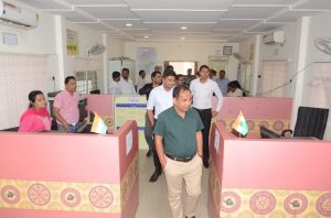 लोकसभा निर्वाचन कार्यों के निष्पादन के लिए निर्मित कक्षों का कलेक्टर डॉ. गौरव सिंह ने किया निरीक्षण लोकसभा निर्वाचन कार्यों के निष्पादन के लिए निर्मित कक्षों का कलेक्टर डॉ. गौरव सिंह ने किया निरीक्षण