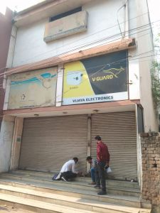 राजस्व विभाग ने सम्पतिकर बकाया अदा नहीं करने पर वार्ड 36 में बकायादार की दुकान को किया सील राजस्व विभाग ने सम्पतिकर बकाया अदा नहीं करने पर वार्ड 36 में बकायादार की दुकान को किया सील