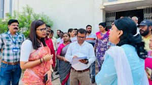 कलेक्टर ने किया मतदान केंद्रों का निरीक्षण कलेक्टर ने किया मतदान केंद्रों का निरीक्षण