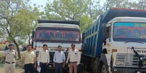रेत का अवैध परिवहन करते 4 हाईवा पकड़ाए रेत का अवैध परिवहन करते 4 हाईवा पकड़ाए