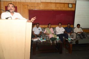 अनुभव के साथ दिशा निर्देशों पर भी गंभीरतापूर्वक दिया जाए ध्यान: एडीएम अनुभव के साथ दिशा निर्देशों पर भी गंभीरतापूर्वक दिया जाए ध्यान: एडीएम