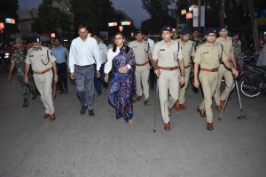 पुलिस एवं प्रशासनिक अधिकारियों व्दारा दुर्ग क्षेत्र में किया गया फ्लैग मार्च पुलिस एवं प्रशासनिक अधिकारियों व्दारा दुर्ग क्षेत्र में किया गया फ्लैग मार्च