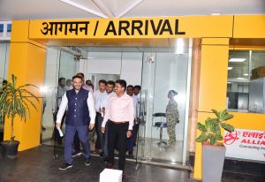 प्रमुख सचिव कमलप्रीत सिंह एवं वित्त सचिव मुकेश बंसल ने किया एयरपोर्ट का निरीक्षण प्रमुख सचिव कमलप्रीत सिंह एवं वित्त सचिव मुकेश बंसल ने किया एयरपोर्ट का निरीक्षण