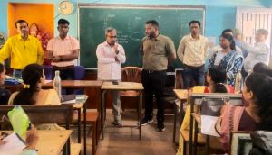 चुनाव तैयारियों का जायजा लेने जिले के विभिन्न मतदान केंद्रों में पहुँचे सामान्य प्रेक्षक डा. एमटी रेजू