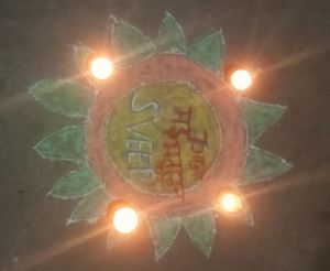 गांवों में स्वीप दीप जलाकर दिया गया मतदान का संदेश 