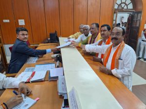 भाजपा प्रत्याशी तोखनराम साहू ने नामांकन पत्र के अतिरिक्त सेट जमा किए