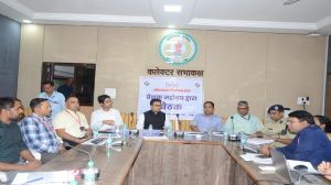 प्रेक्षकों ने ली एआरओ और नोडल अधिकारियों की बैठक