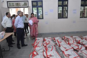 सामान्य प्रेक्षक मीणा ने आईटी कॉलेज व मुकुटधर पाण्डेय कॉलेज में निर्मित स्ट्रांग रूम का किया निरीक्षण सामान्य प्रेक्षक मीणा ने आईटी कॉलेज व मुकुटधर पाण्डेय कॉलेज में निर्मित स्ट्रांग रूम का किया निरीक्षण