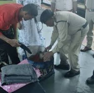 दुर्ग रेलवे स्टेशन से होकर गुजरने वाली ट्रेनों की संयुक्त जाँच दुर्ग रेलवे स्टेशन से होकर गुजरने वाली ट्रेनों की संयुक्त जाँच