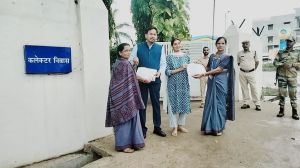 कलेक्टर चंद्रकांत वर्मा को मिला चुनई तिहार का न्योता कलेक्टर चंद्रकांत वर्मा को मिला चुनई तिहार का न्योता