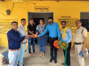 मतदान केन्द्र में सकुशल पहुँचे मतदान कर्मी मतदान केन्द्र में सकुशल पहुँचे मतदान कर्मी