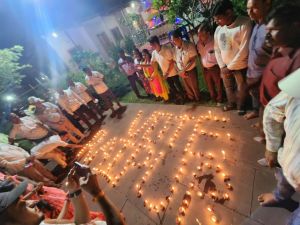कौशिल्या माता मंदिर परिसर स्थित सरोवर में दीपदान कर मतदान करने का संदेश कौशिल्या माता मंदिर परिसर स्थित सरोवर में दीपदान कर मतदान करने का संदेश