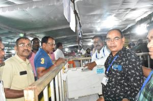 मतदान दलों की लाईवलीहुड काॅलेज परिसर पाकुरभाट में हुुई सकुशल वापसी मतदान दलों की लाईवलीहुड काॅलेज परिसर पाकुरभाट में हुुई सकुशल वापसी