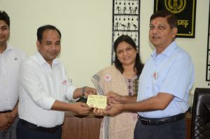 कलेक्टर डाॅ. गौरव सिंह का पाती अभियान, मतदान का आग्रह कलेक्टर डाॅ. गौरव सिंह का पाती अभियान, मतदान का आग्रह