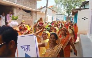 बिहान समूह की दीदियों ने निकाली मतदाता जागरूकता रैली बिहान समूह की दीदियों ने निकाली मतदाता जागरूकता रैली