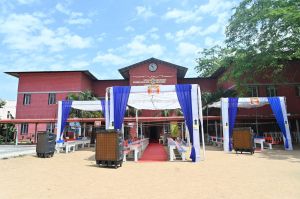 रायपुर के मतदान केंद्र बने आकर्षण का केंद्र,धूप से बचाव के लिए कूलर, ठंडे पानी,नीबू पानी,ओआरएस सहित मेडिकल टीम की व्यवस्था रायपुर के मतदान केंद्र बने आकर्षण का केंद्र,धूप से बचाव के लिए कूलर, ठंडे पानी,नीबू पानी,ओआरएस सहित मेडिकल टीम की व्यवस्था